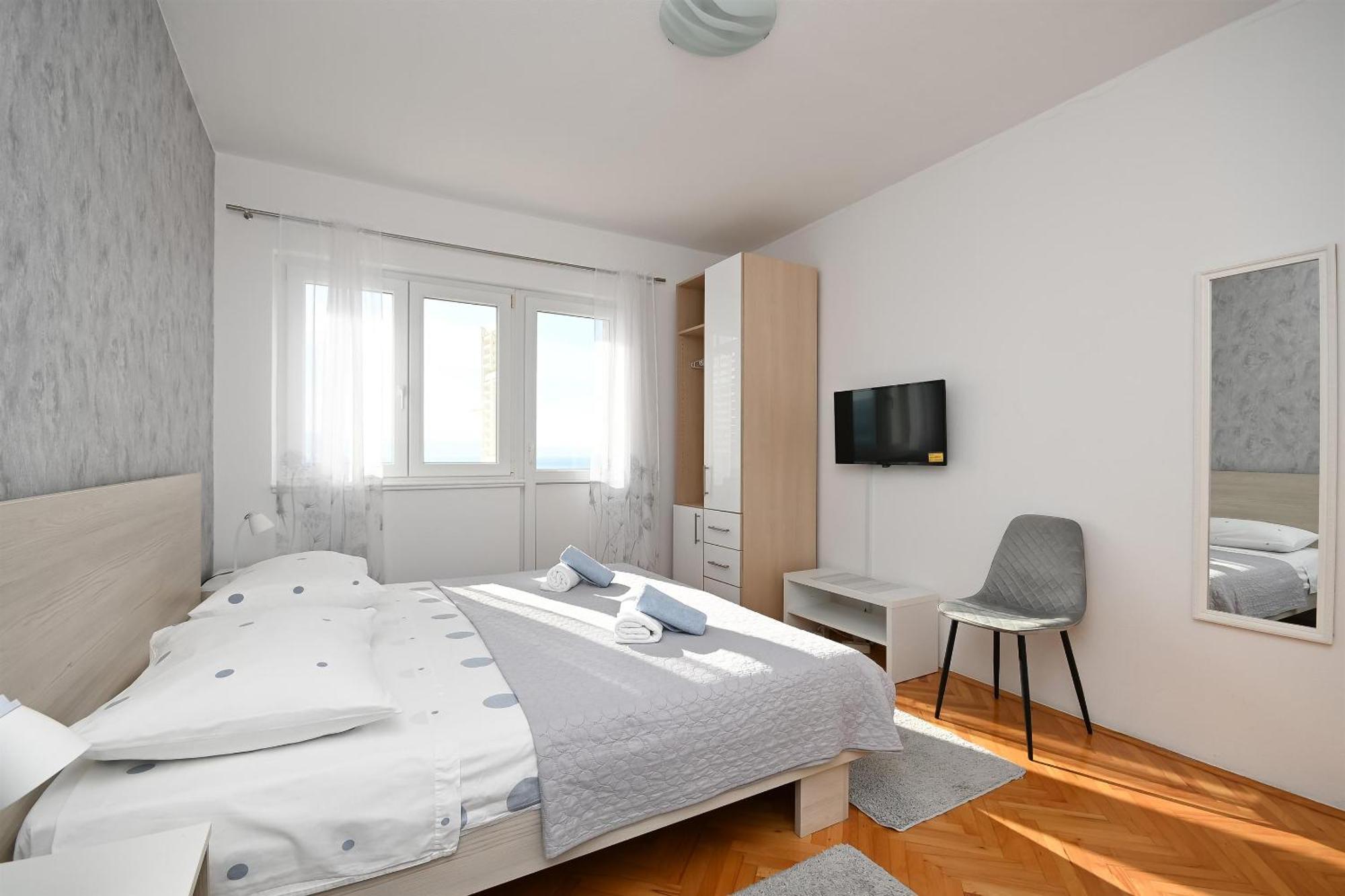 Apartments Ivan - With Parking Оміш Екстер'єр фото