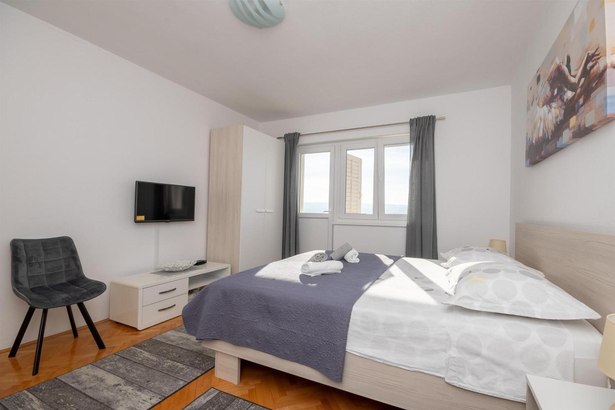 Apartments Ivan - With Parking Оміш Екстер'єр фото