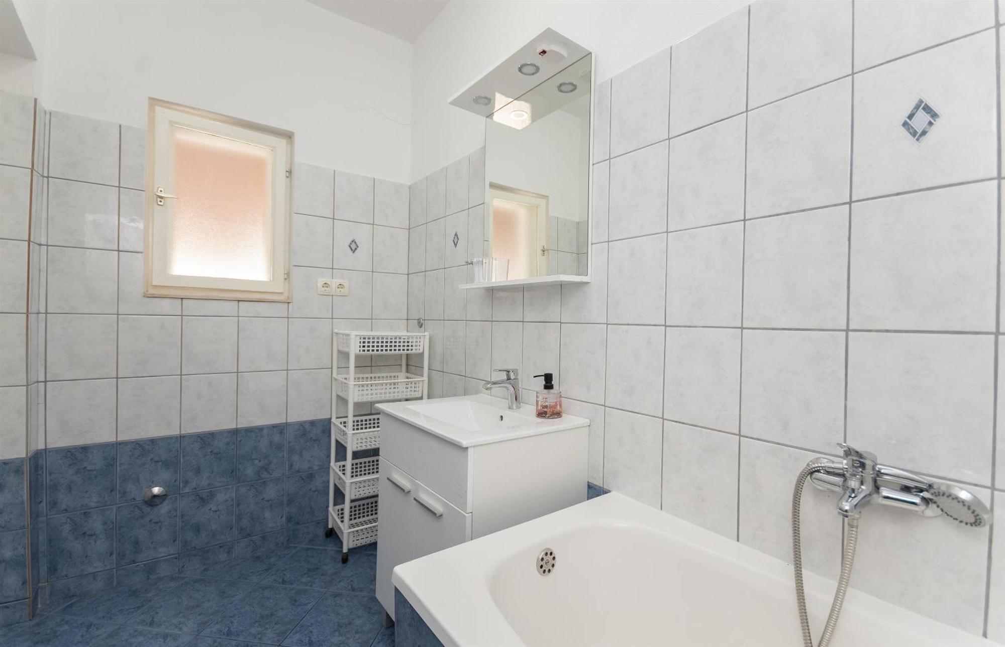 Apartments Ivan - With Parking Оміш Екстер'єр фото