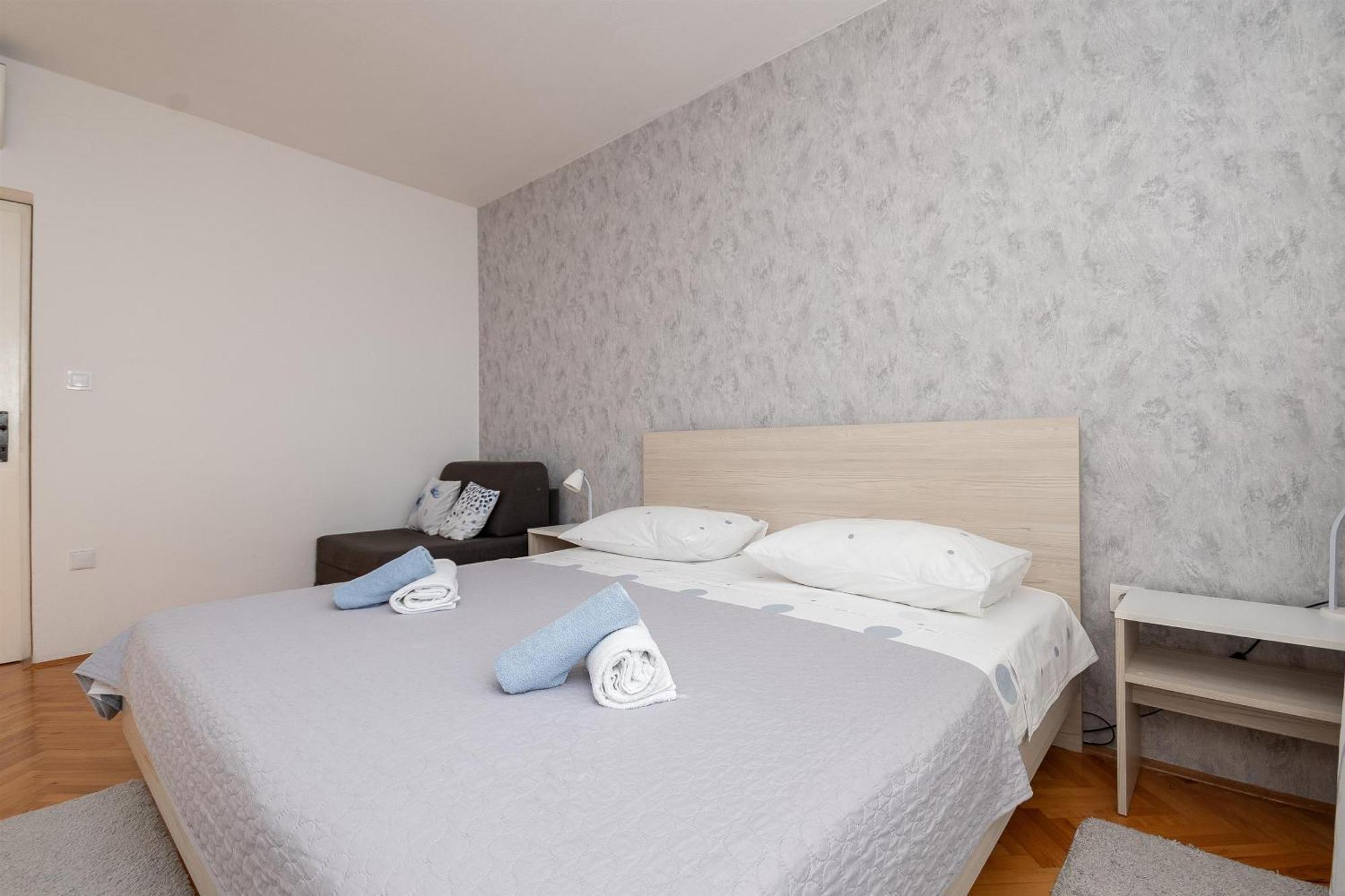 Apartments Ivan - With Parking Оміш Екстер'єр фото