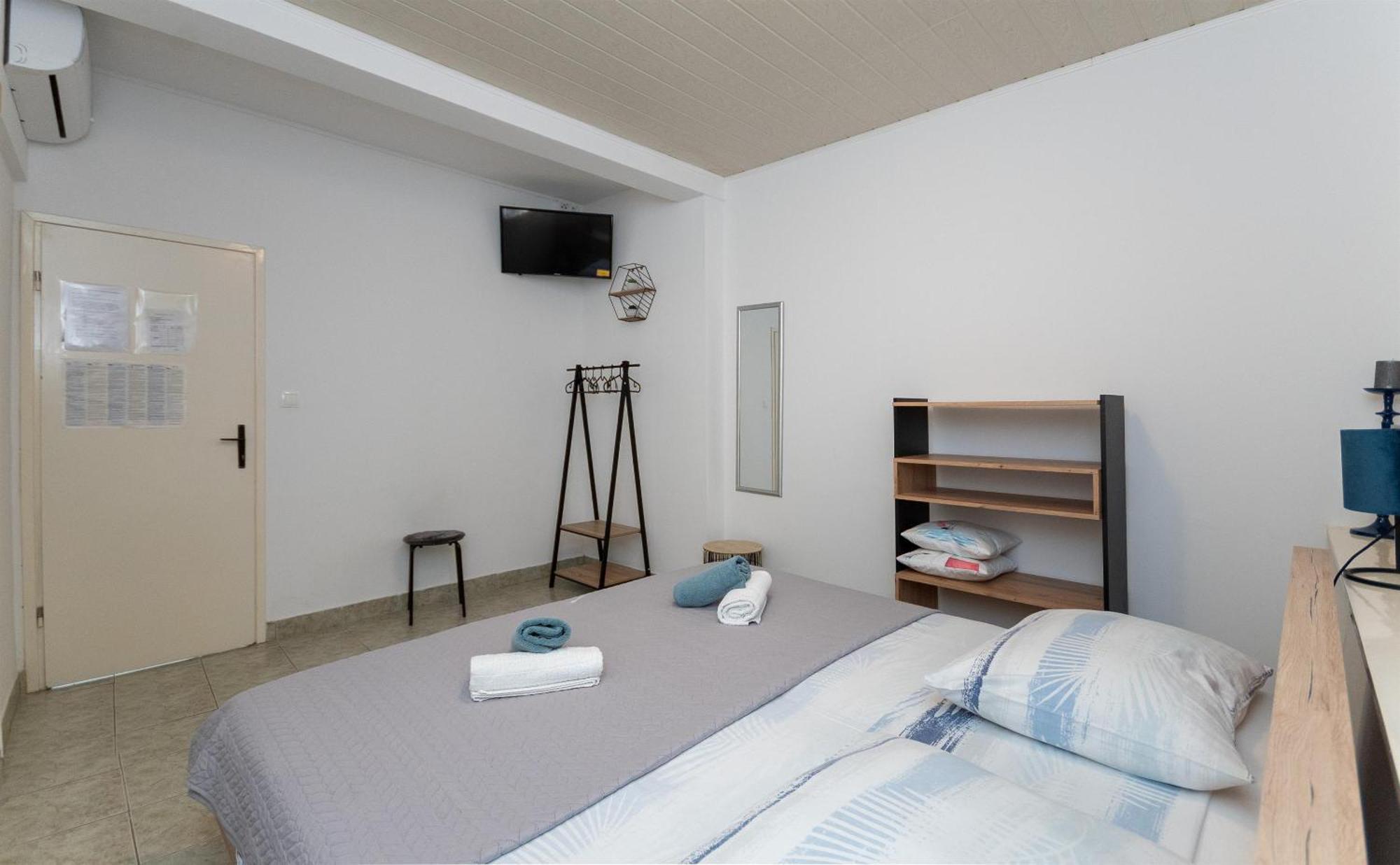 Apartments Ivan - With Parking Оміш Екстер'єр фото