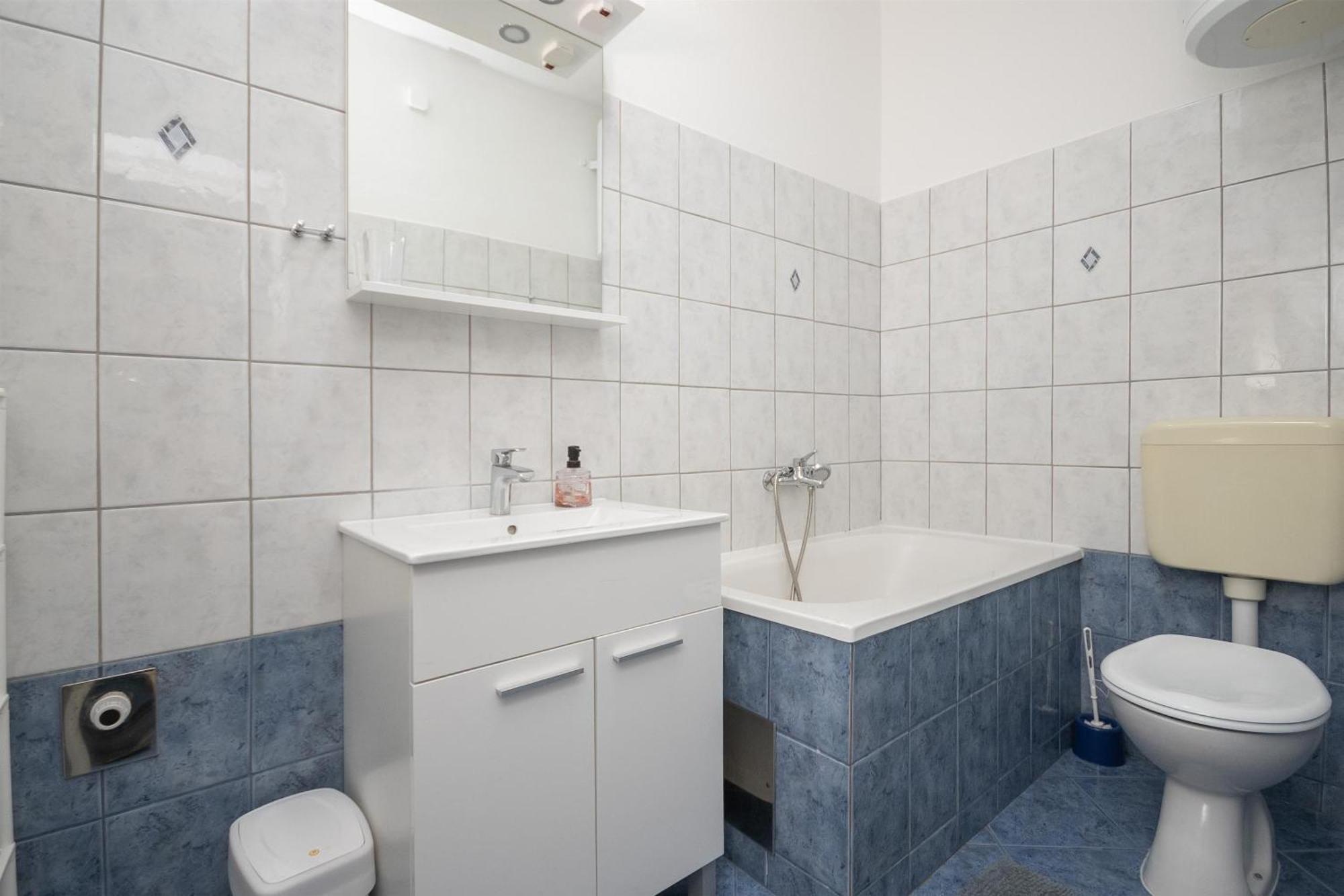 Apartments Ivan - With Parking Оміш Екстер'єр фото