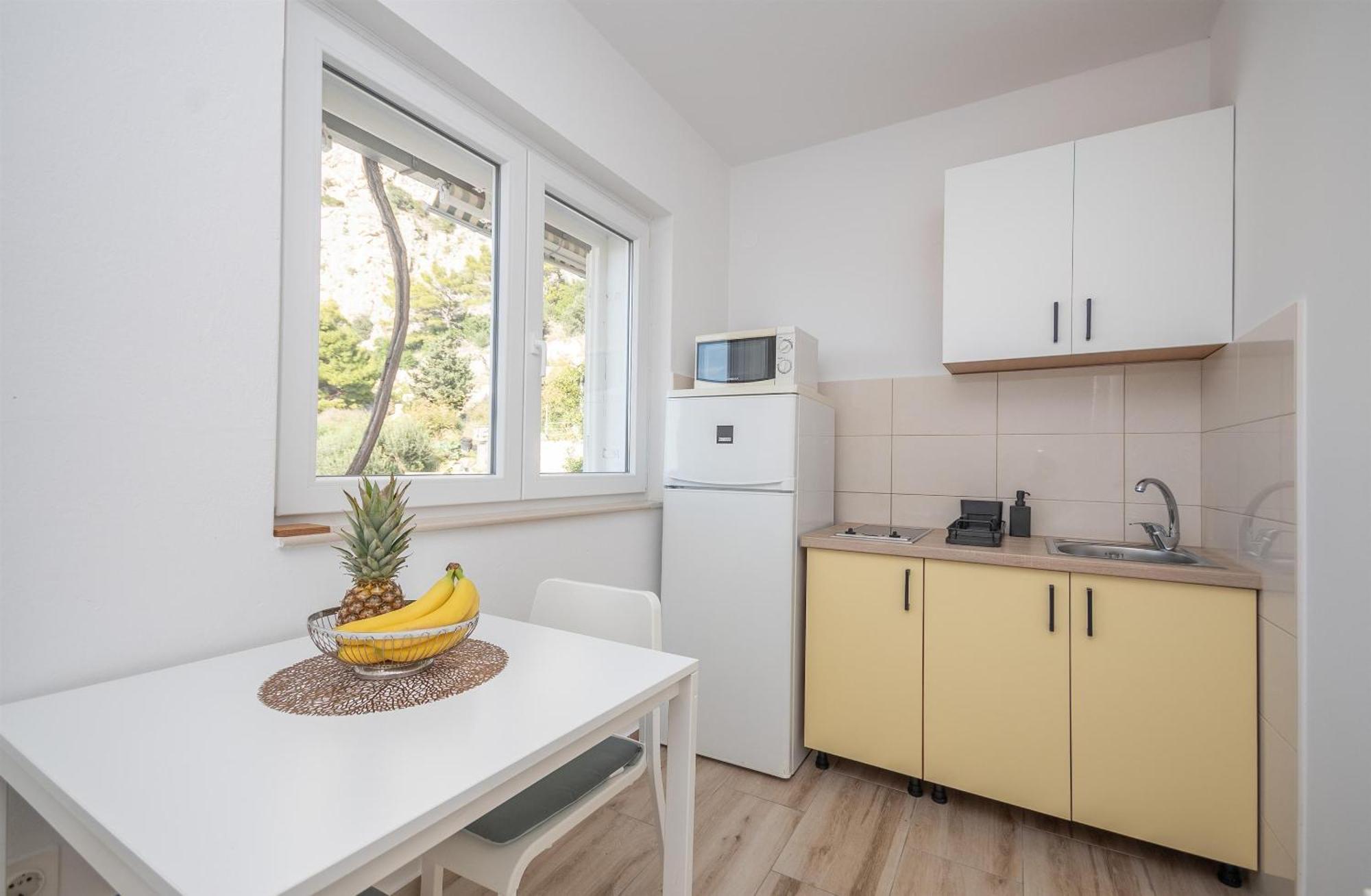 Apartments Ivan - With Parking Оміш Екстер'єр фото