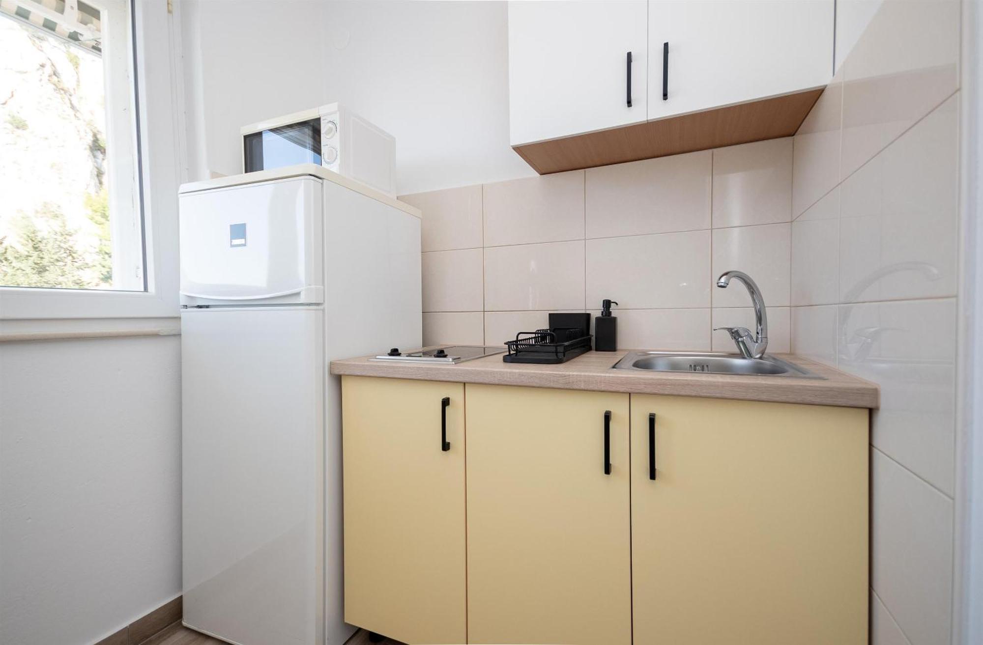 Apartments Ivan - With Parking Оміш Екстер'єр фото
