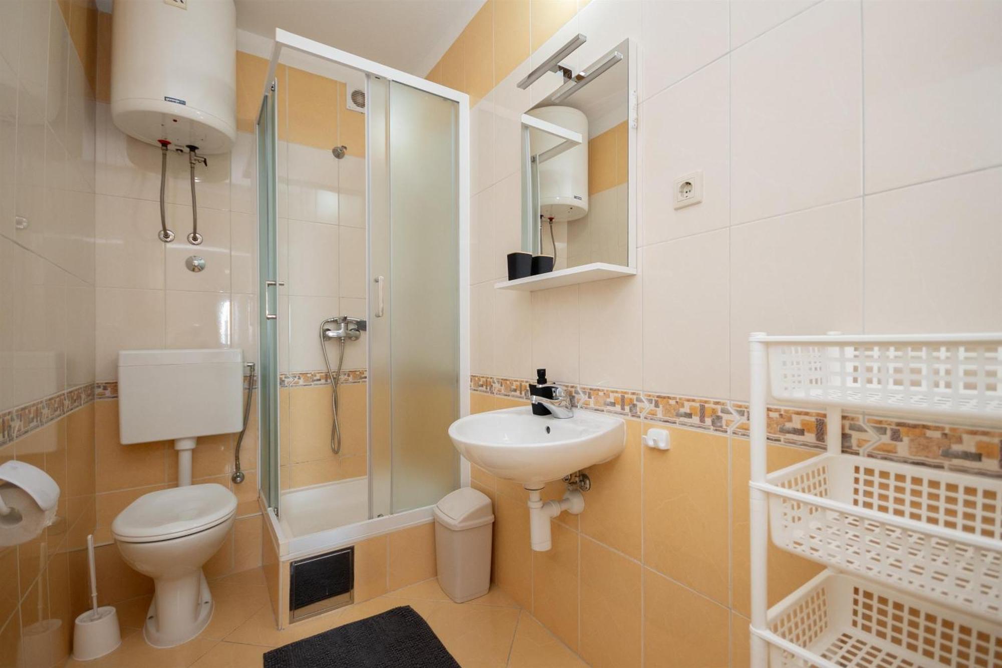 Apartments Ivan - With Parking Оміш Екстер'єр фото